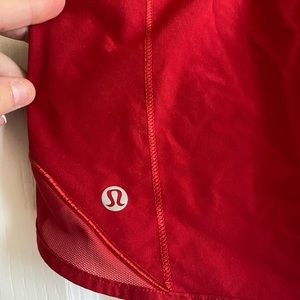 Lululemon 4’ red Size 12 tall Hotty Hot Shorts